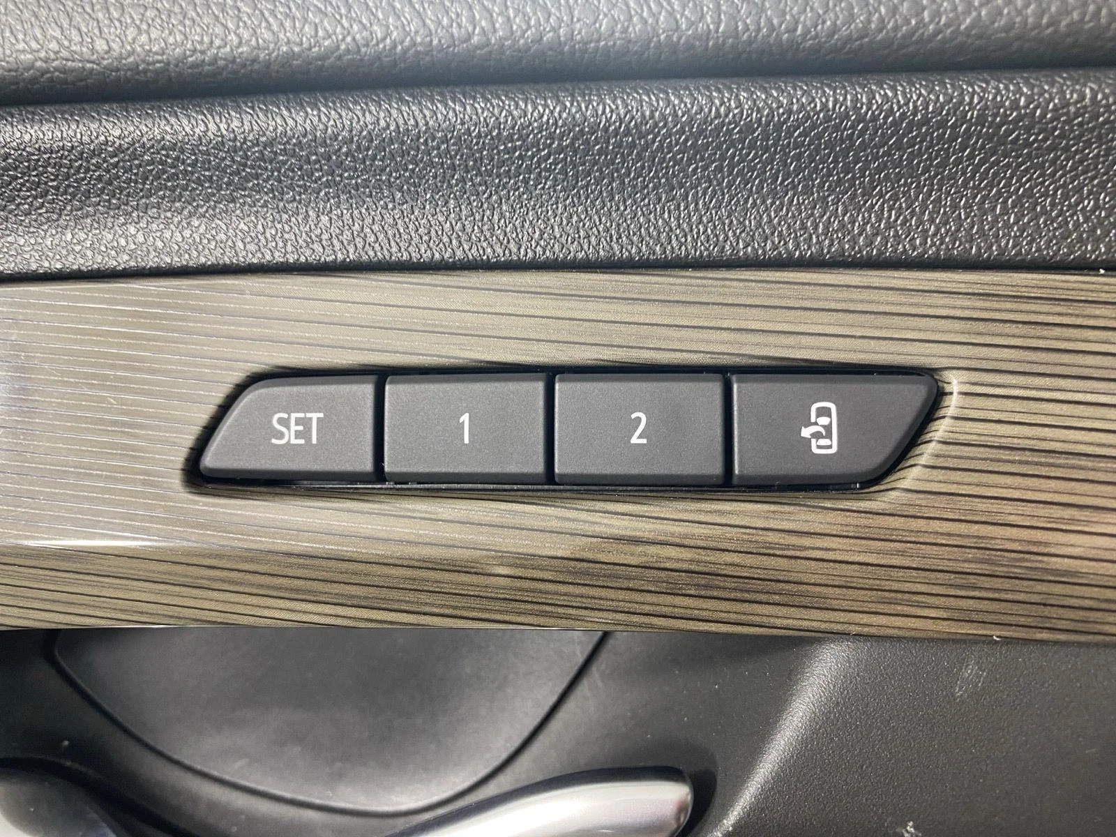 Used 2022 Marine Metallic GMC Denali image 23