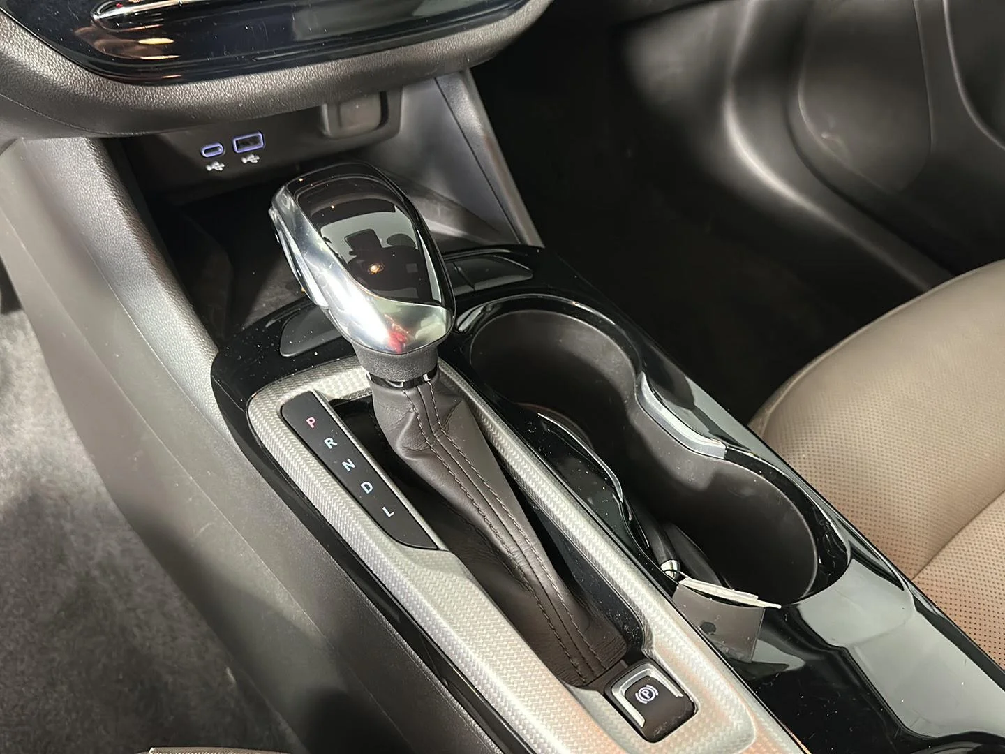 Used 2024 Ocean Blue Metallic Buick Avenir image 18
