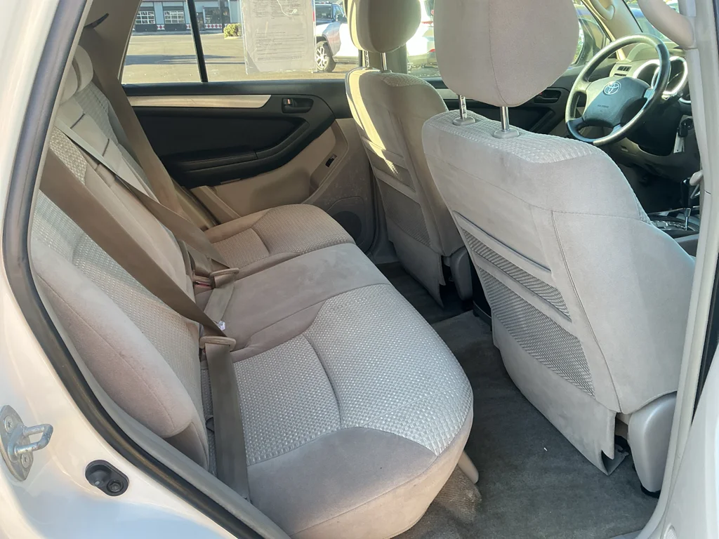 Used 2005 Natural White Toyota SR5 image 17