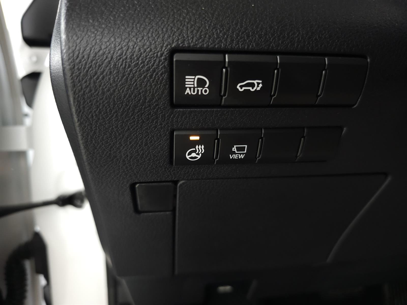 Certified Used 2020 White Lexus  image 18