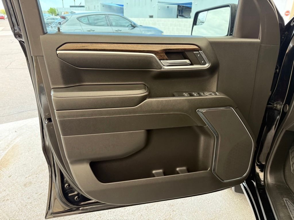 Used 2024 Onyx Black GMC Elevation image 31