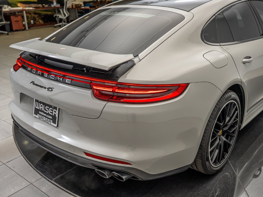 Used 2018 Chalk Porsche 4S image 21