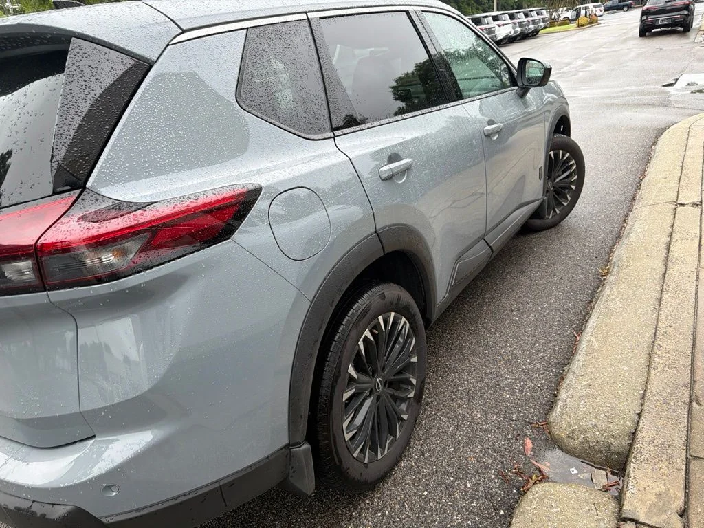 Used 2026 Boulder Gray Pearl Nissan Dark Armor image 13