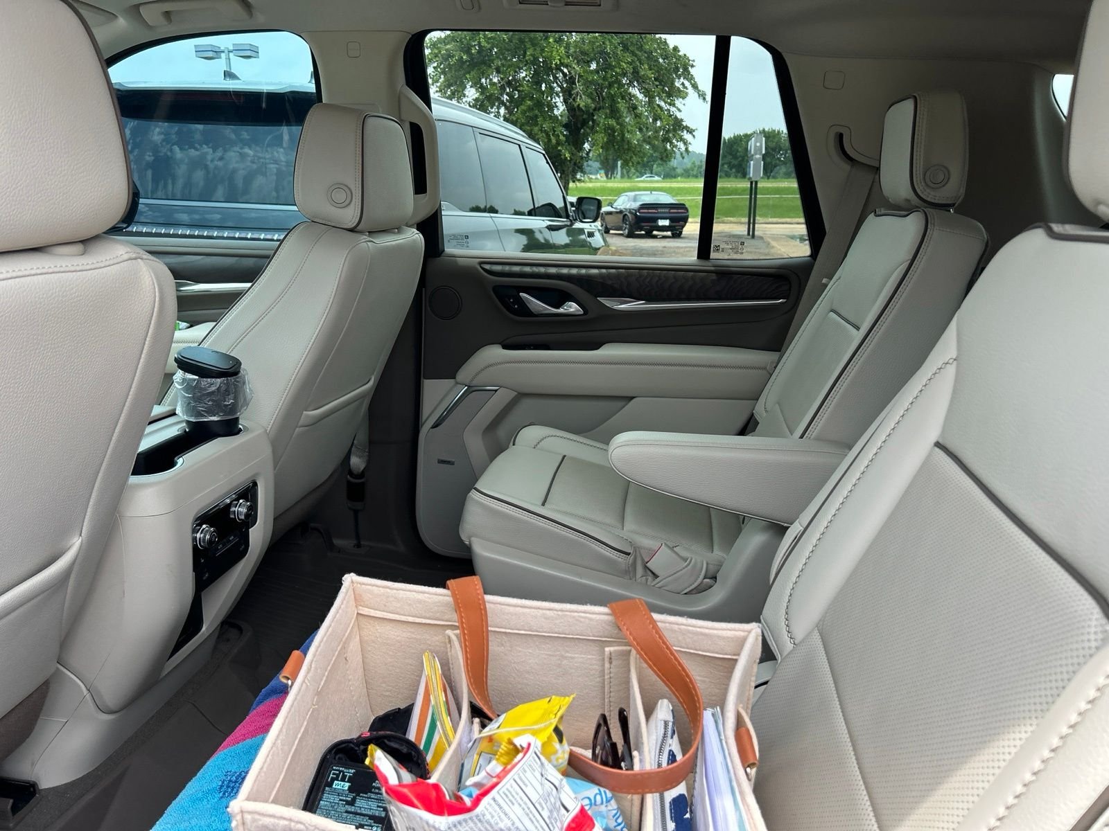 Used 2022 White GMC Denali image 32