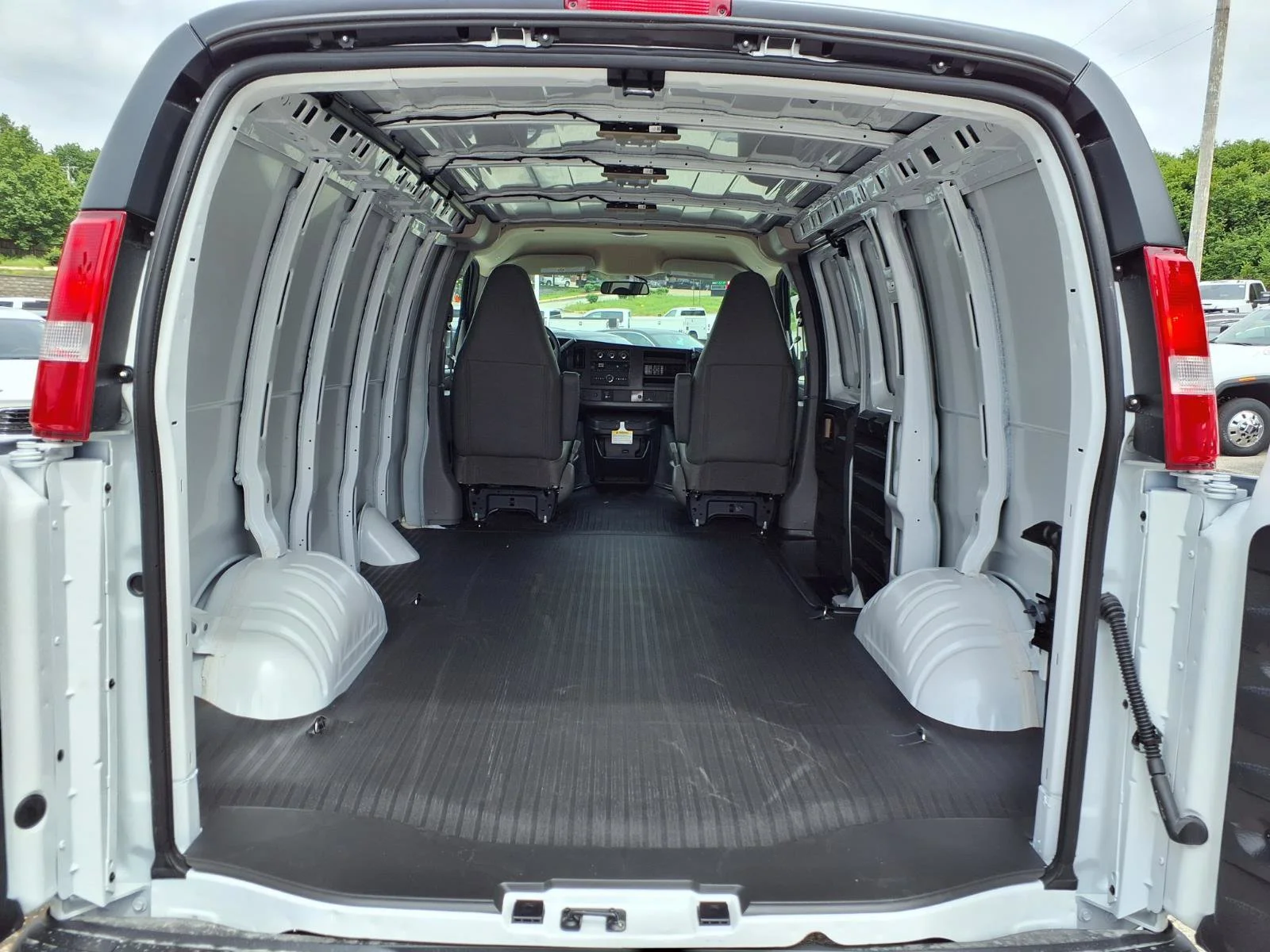 New 2026 Summit White GMC Work Van image 15
