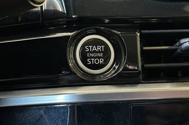 Used 2023 Silver Nissan Platinum image 22