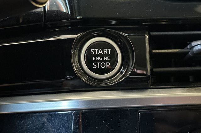 Used 2023 Silver Nissan Platinum image 22