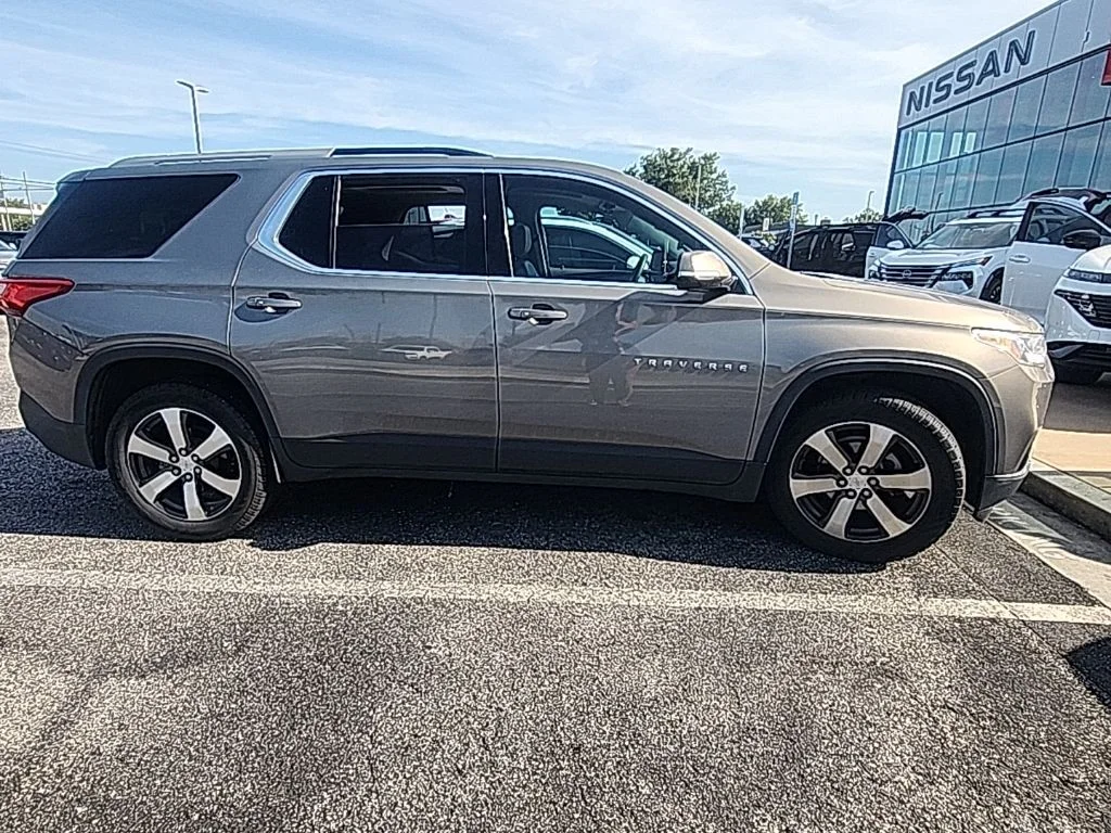 Used 2018 Gray Chevrolet 3LT image 2