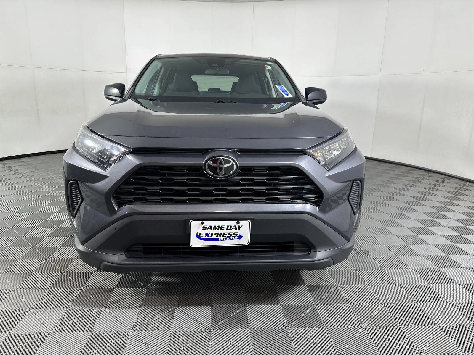 Used 2022 Magnetic Gray Metallic Toyota LE image 18