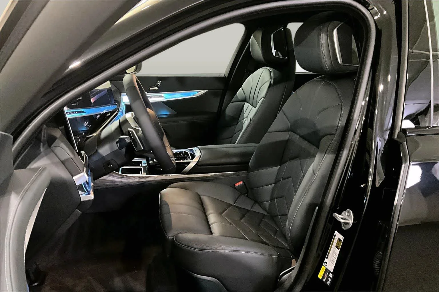 New 2026 Black Sapphire Metallic BMW xDrive60 image 13