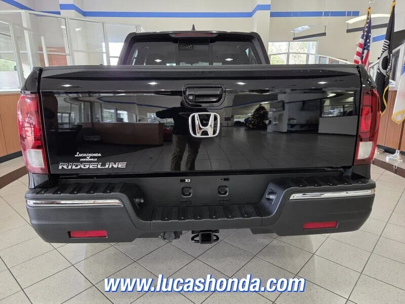 Used 2019 Black Honda RTL-T 2WD image 5