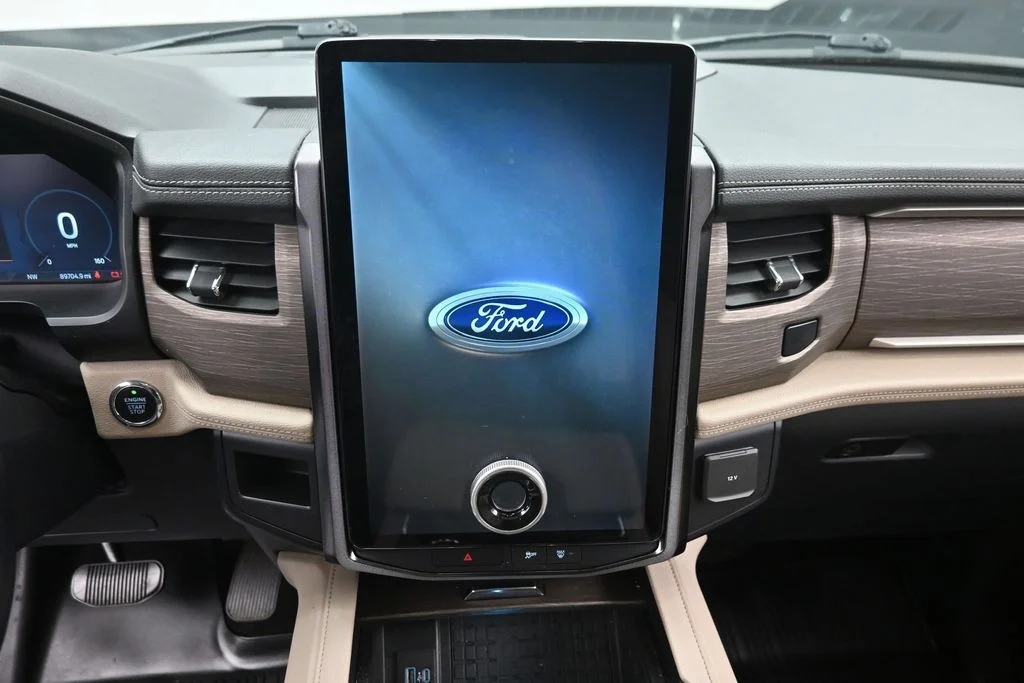Used 2022  Ford Limited image 20