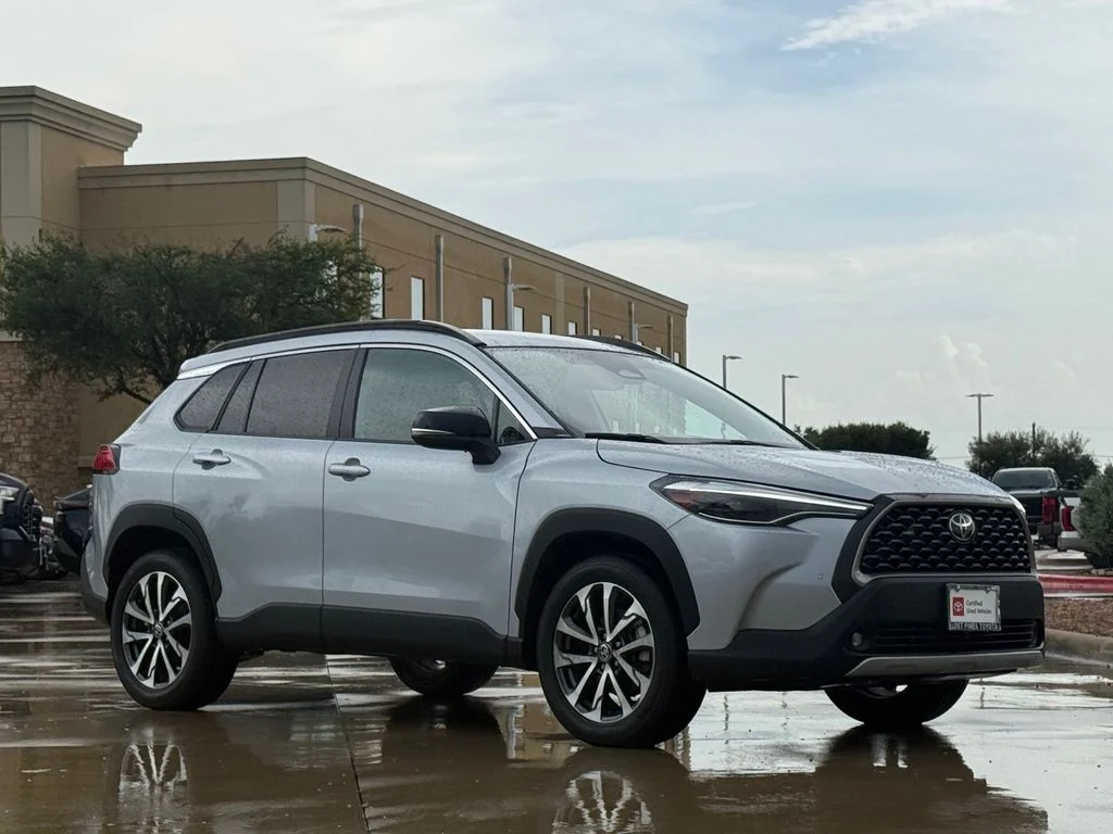 Certified Used 2025 Silver Toyota XLE image 5