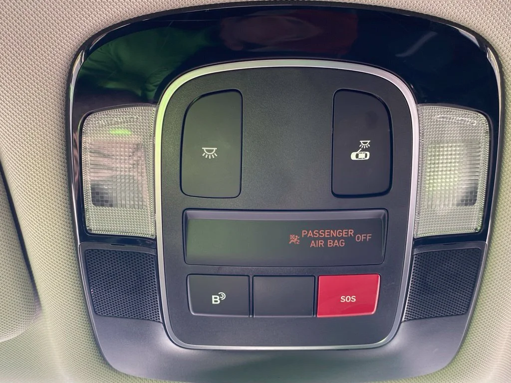 Used 2025 White Hyundai SEL image 22