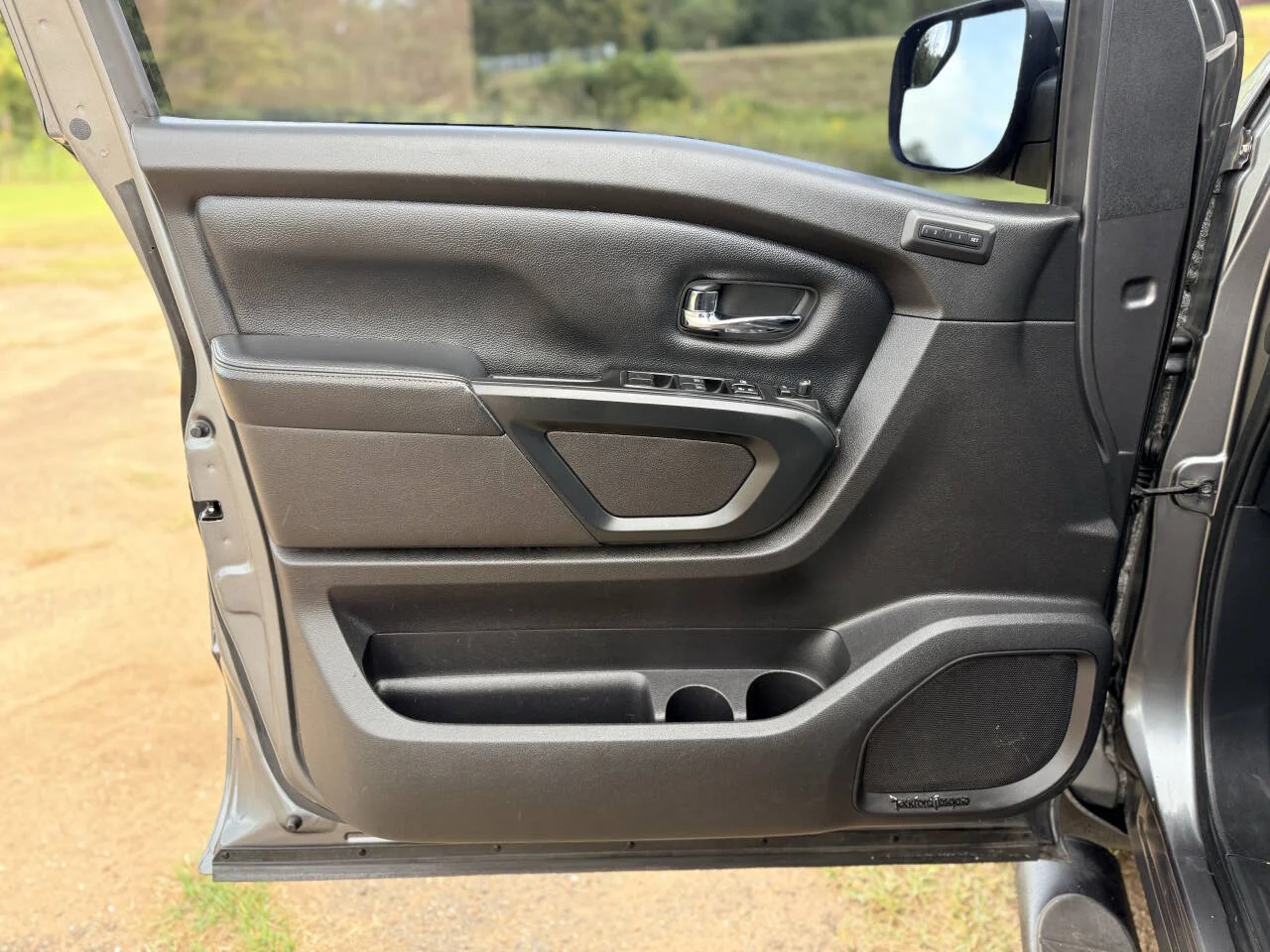 Used 2018 Gray Nissan SL 4x2 4dr Crew Cab image 29