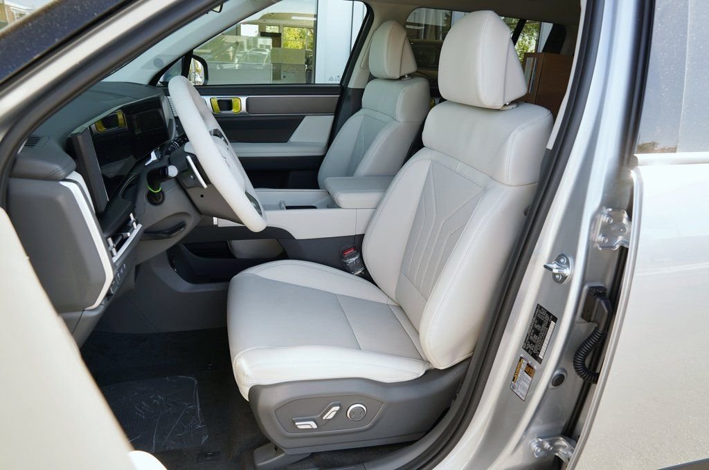 New 2026 Shimmering Silver Hyundai SEL image 35