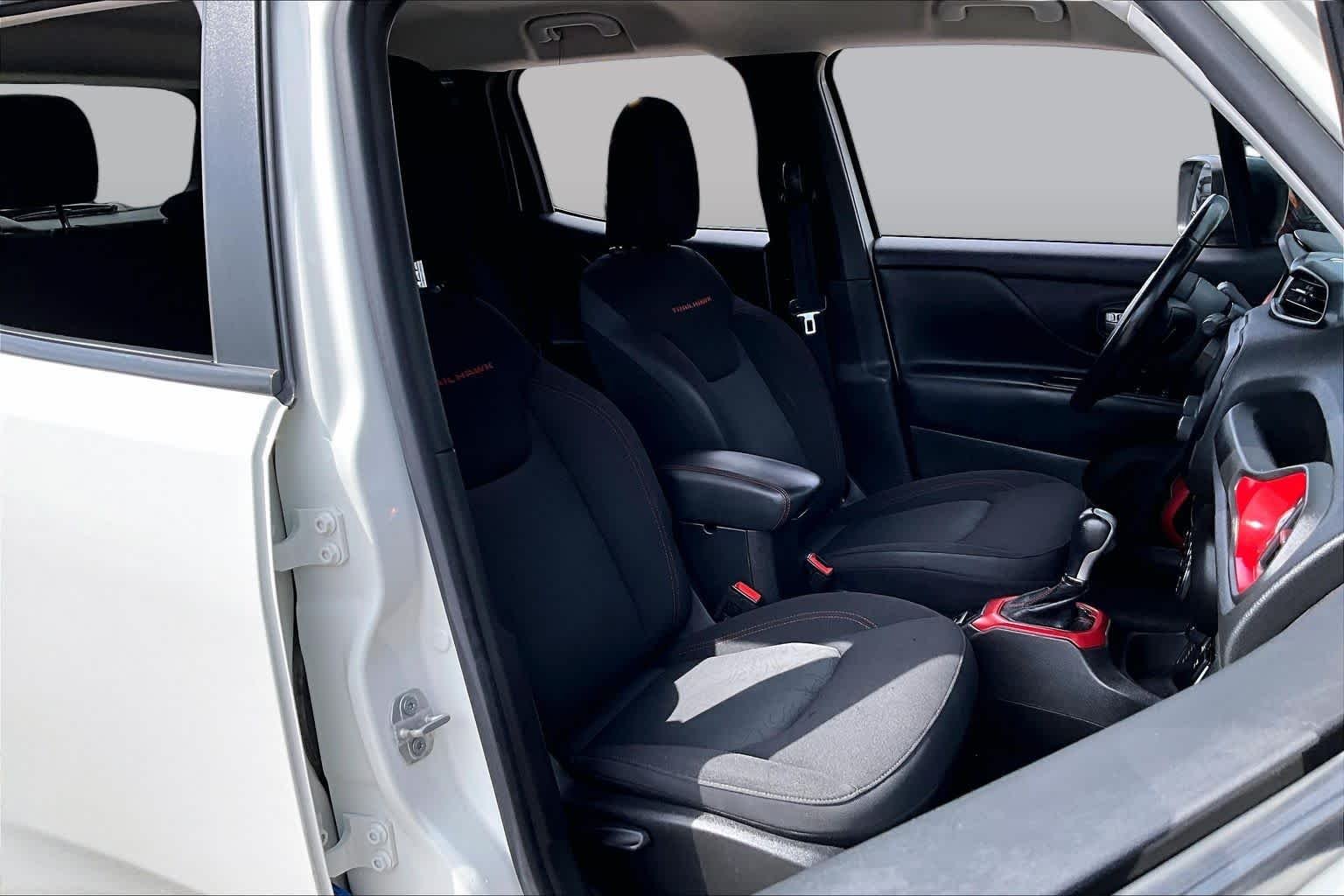 Used 2017 Alpine White Jeep Trailhawk image 9