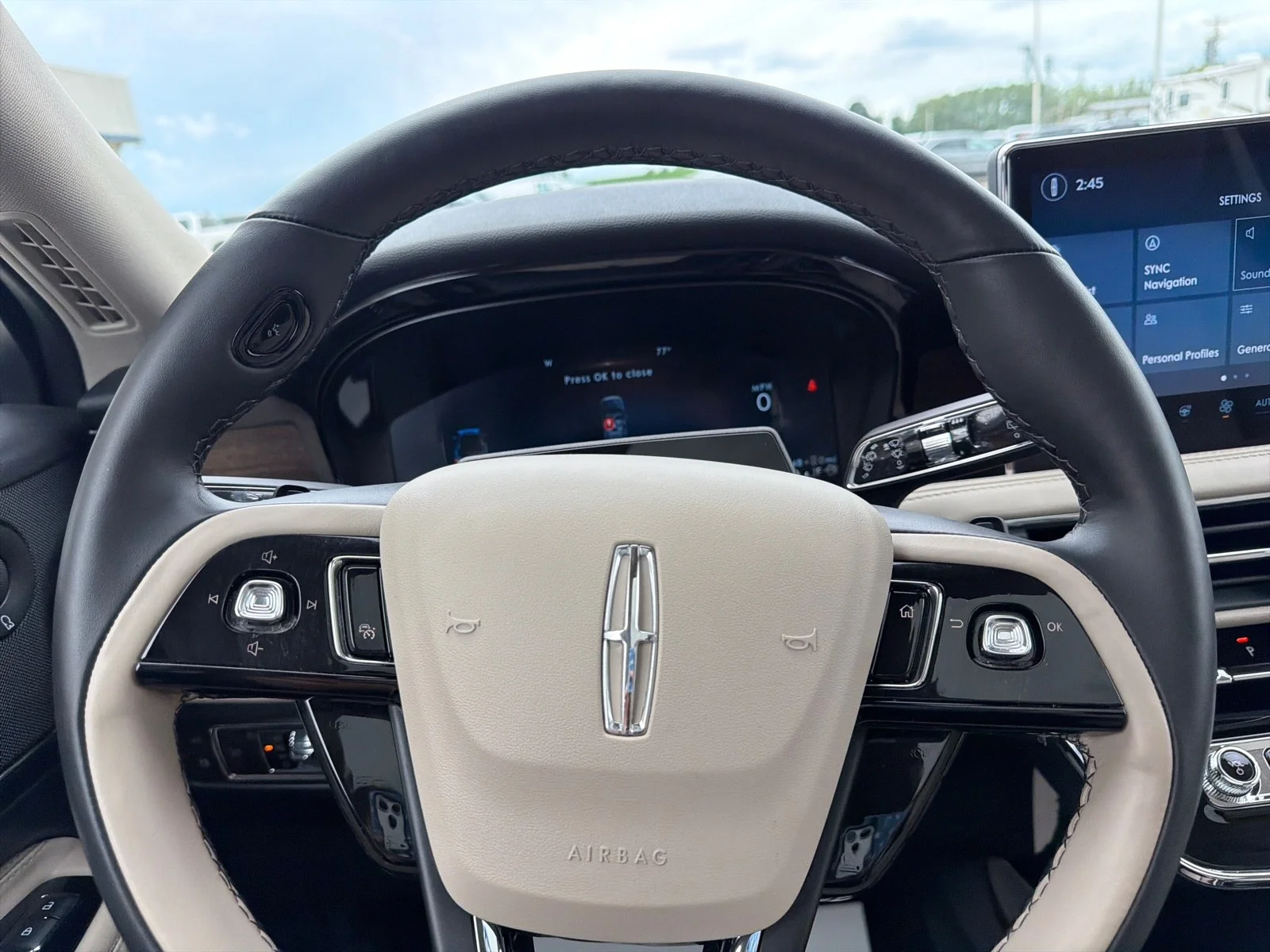 Used 2025 Pristine White Lincoln Grand Touring image 21