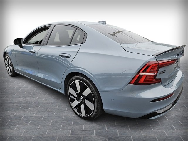2023 Volvo S60 Recharge T8 Plus photo 3