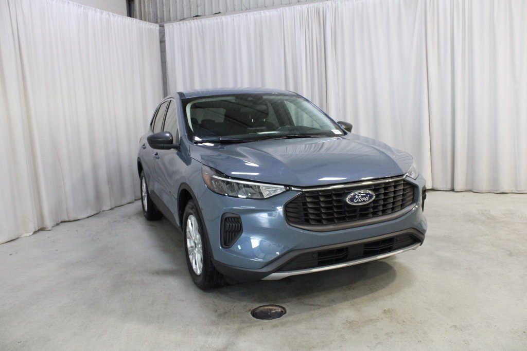 Used 2023 Vapor Blue Ford Active image 37