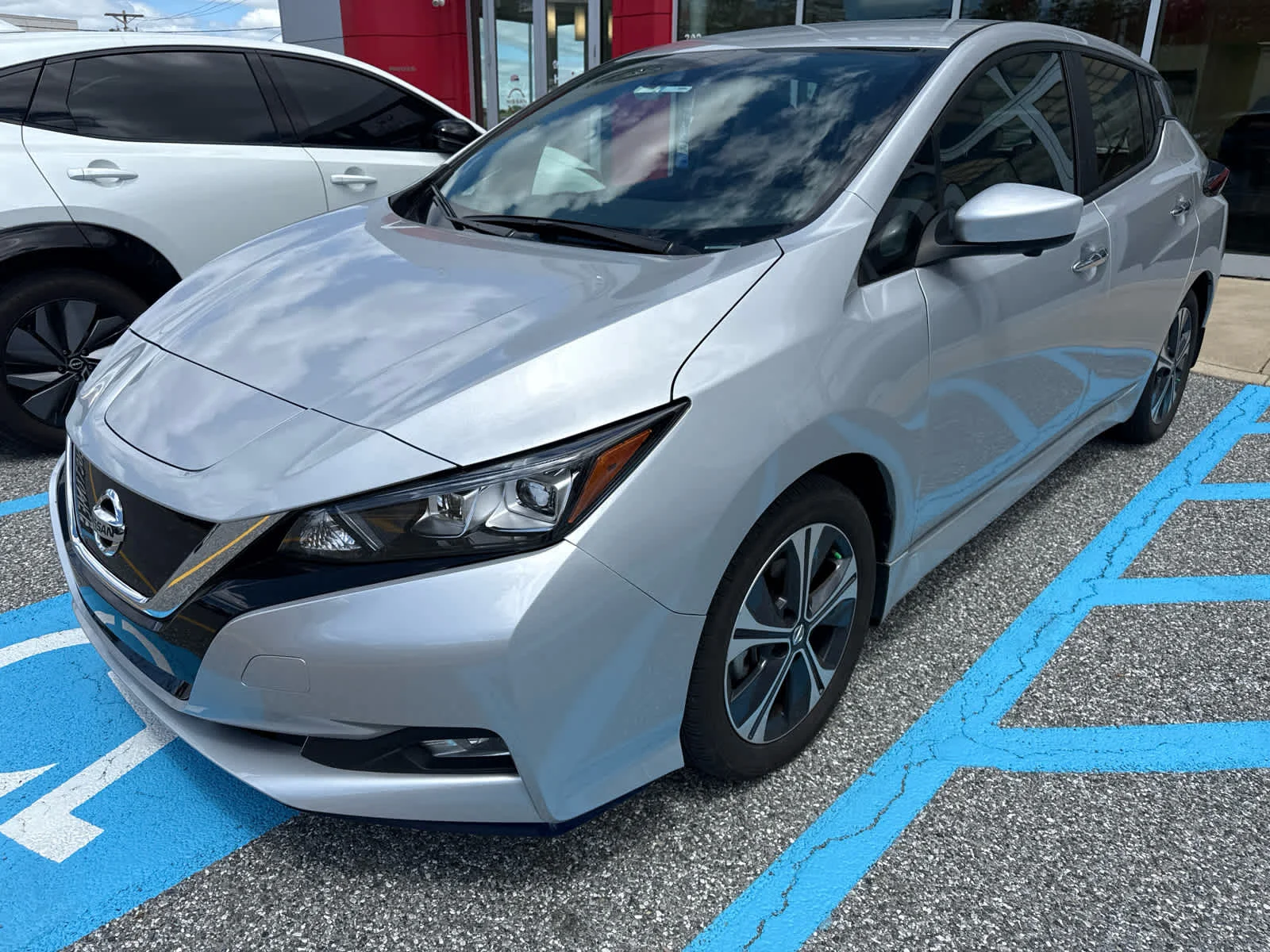 2022 Nissan Leaf SV Plus's photo