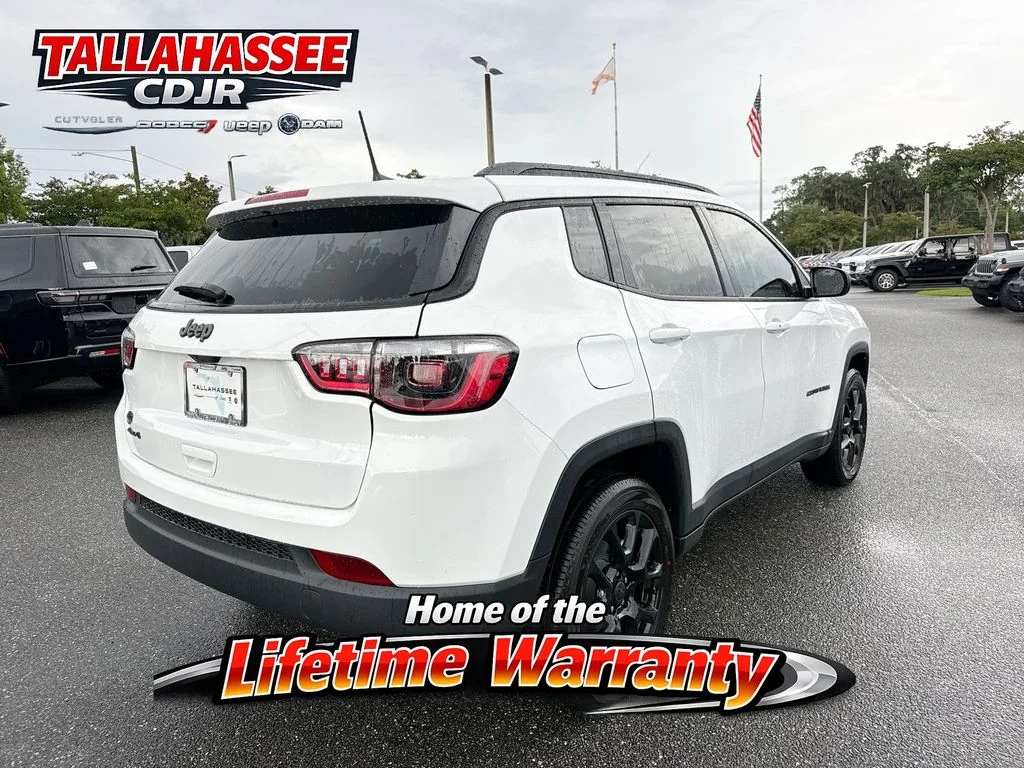New 2026 Bright White Clear-Coat Exterior Paint Jeep Latitude image 3