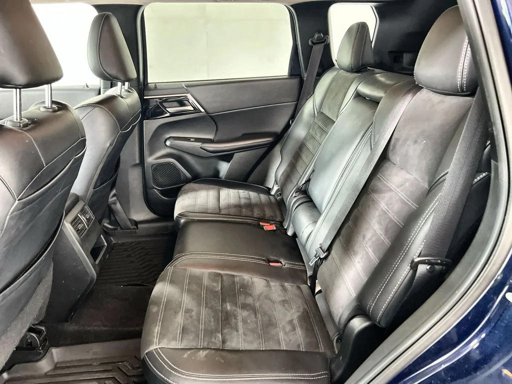 Used 2024  Mitsubishi SE image 23