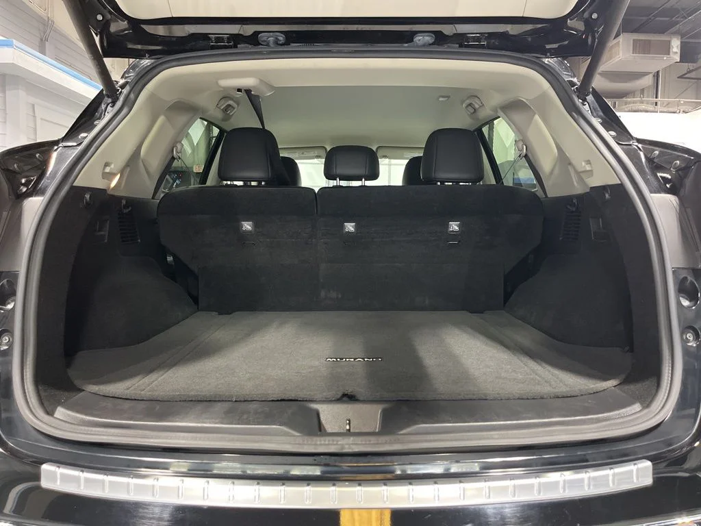Used 2020 Super Black Metallic Nissan SL image 31