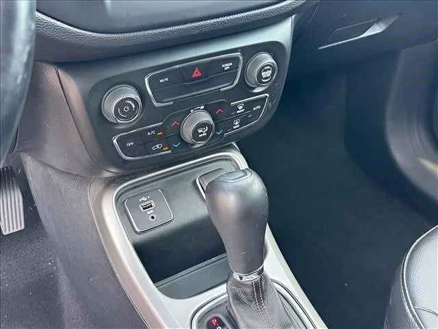 Used 2021 Red Jeep Latitude image 22