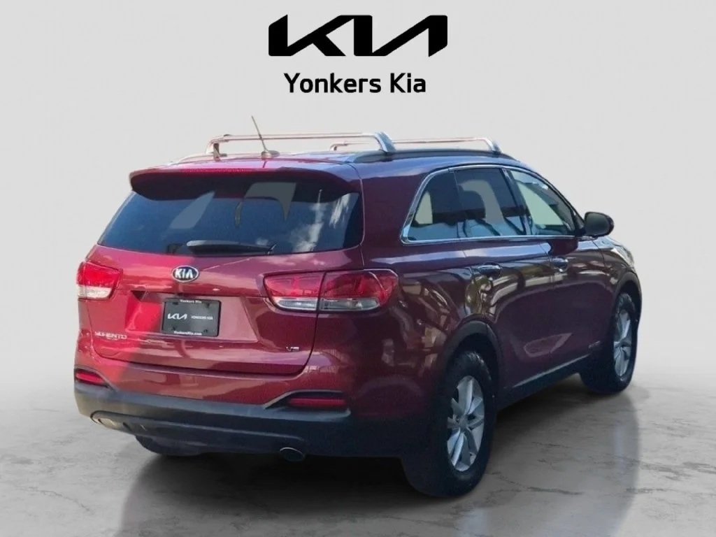 Used 2017 Red Kia LX image 5