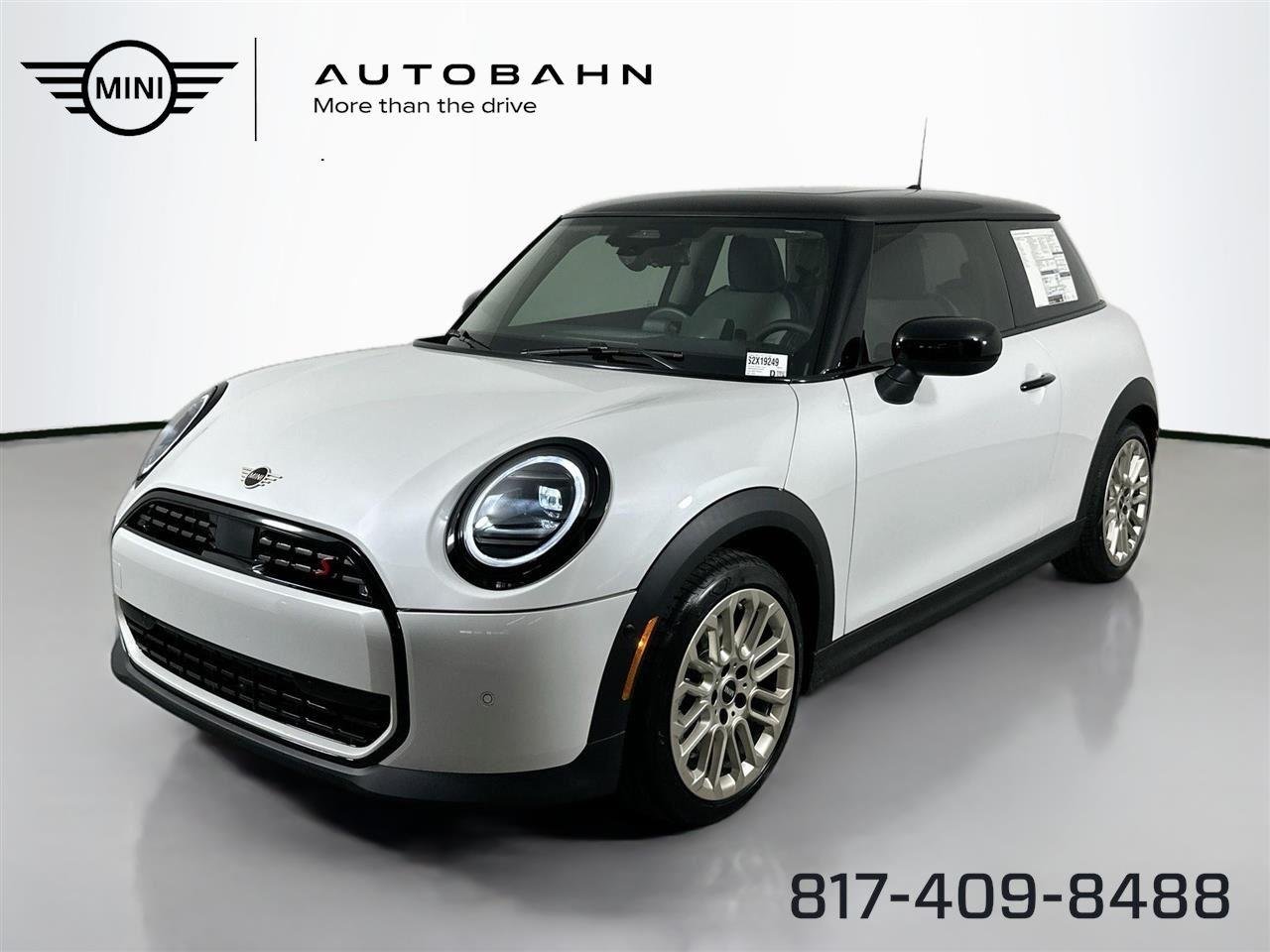 2025 MINI Hardtop Cooper S Signature's photo