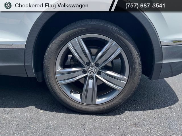 Used 2019 Pure White Volkswagen 2.0T SEL Premium 4Motion image 7