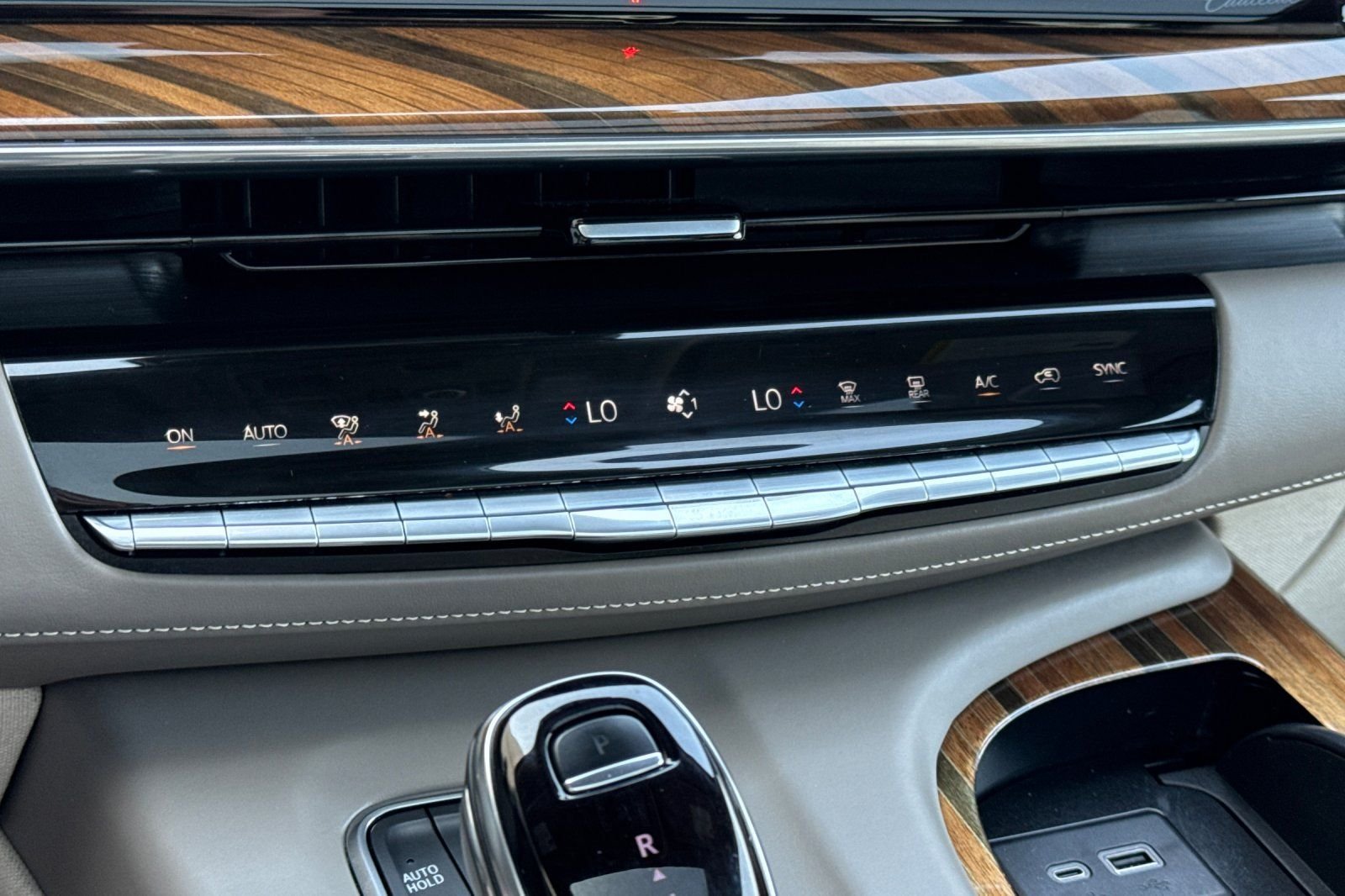 Used 2024 White Cadillac Sport Platinum image 27