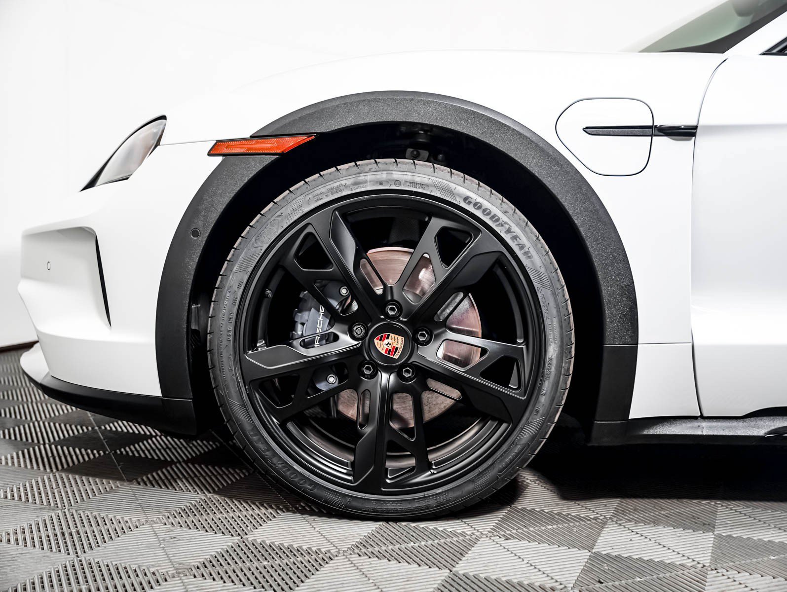 Used 2025 White Porsche 4 image 13