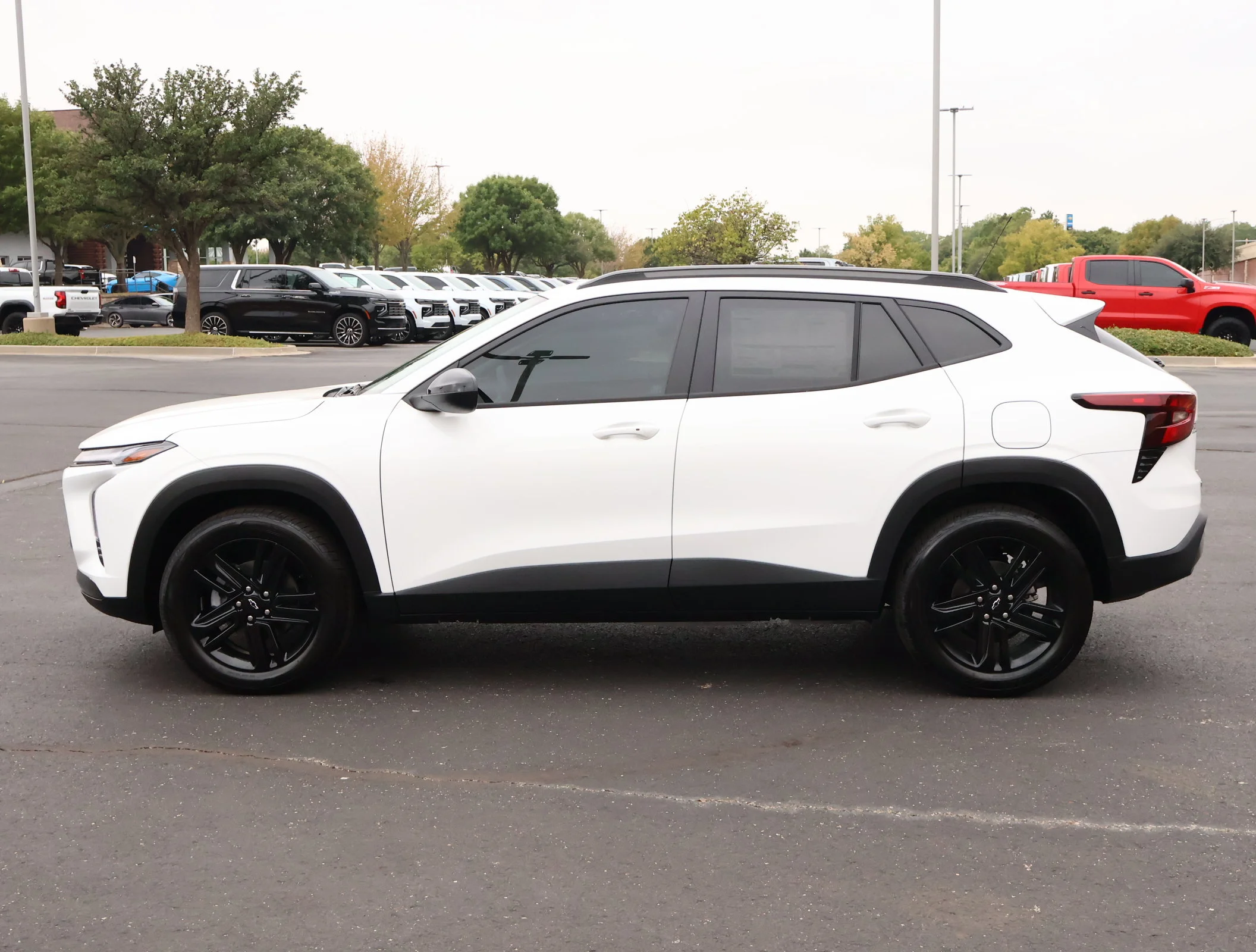 New 2026 Summit White Chevrolet ACTIV image 28