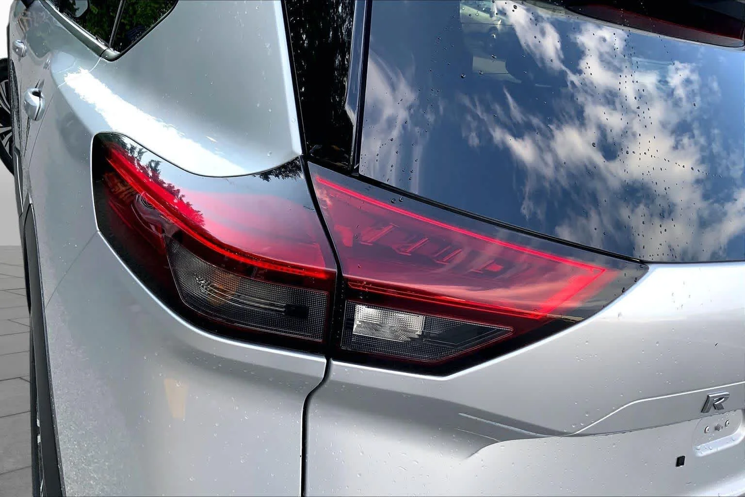 Used 2021 Brilliant Silver Metallic Nissan SV image 28