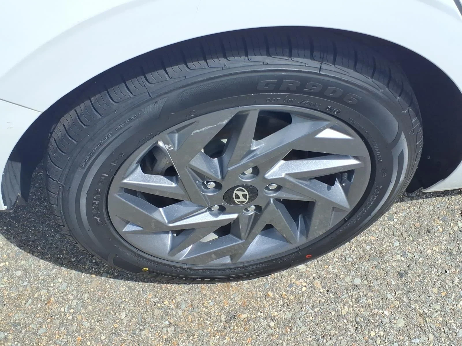 Used 2024 White Hyundai SEL image 12