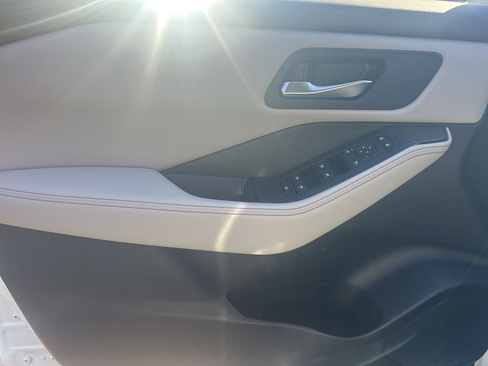 2025 Nissan Rogue SV - Photo 9