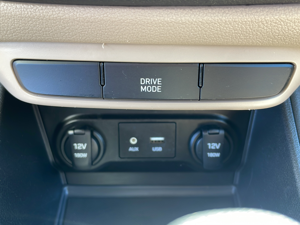 Used 2022 White Hyundai SEL image 29