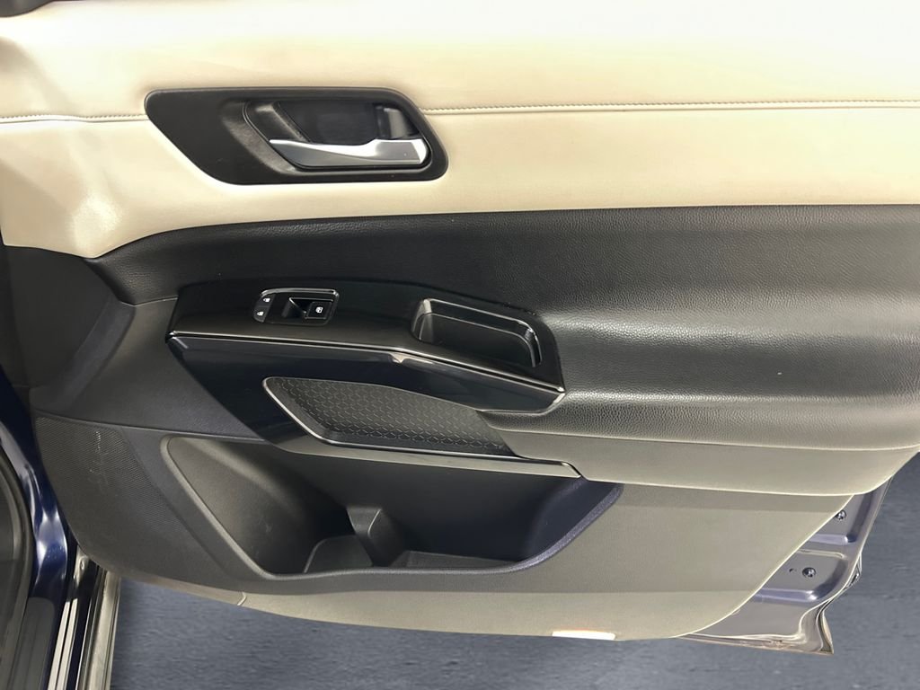 Used 2022 Blue Nissan SV image 15
