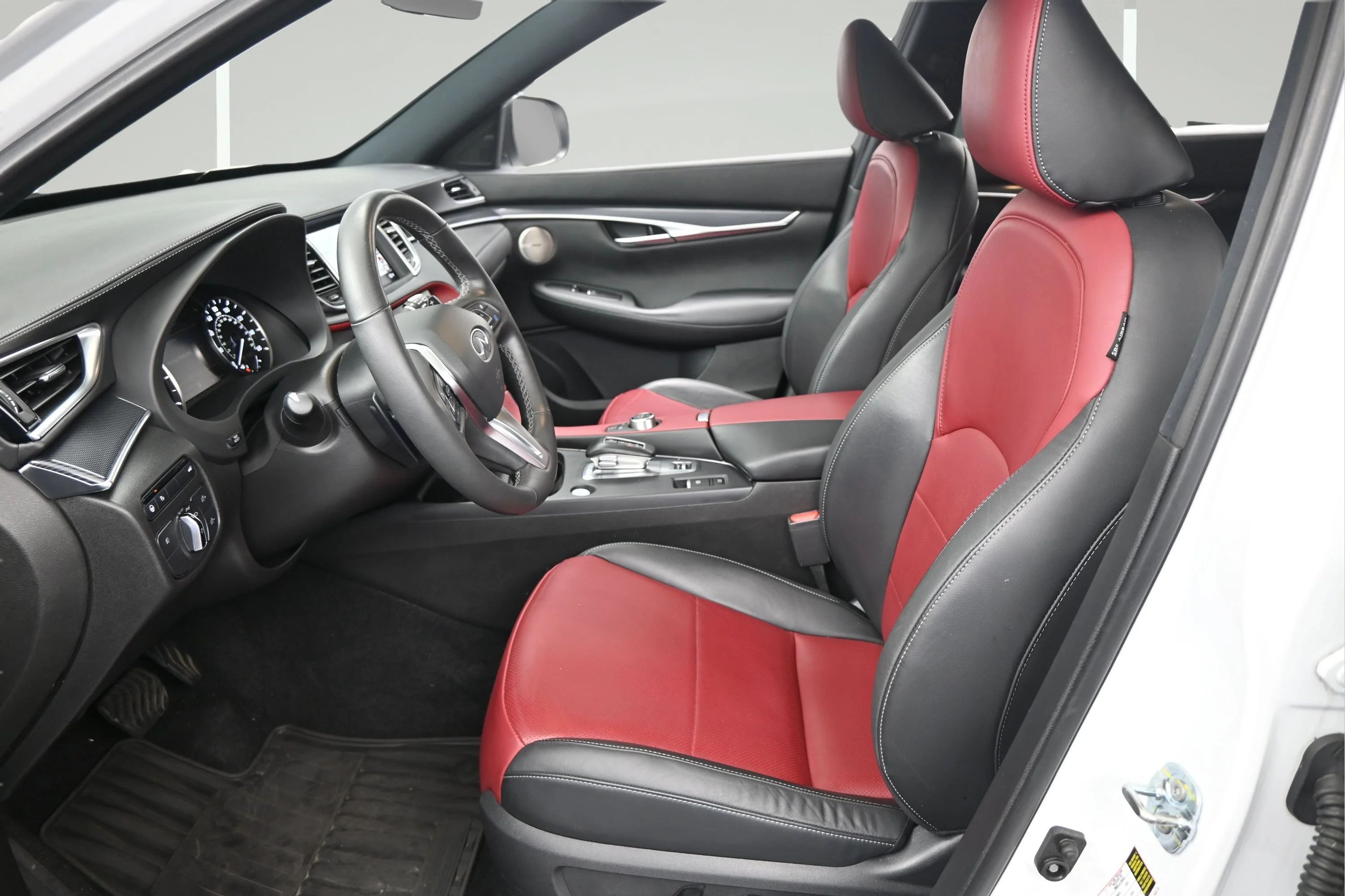 Used 2024 Radiant White INFINITI SPORT image 9