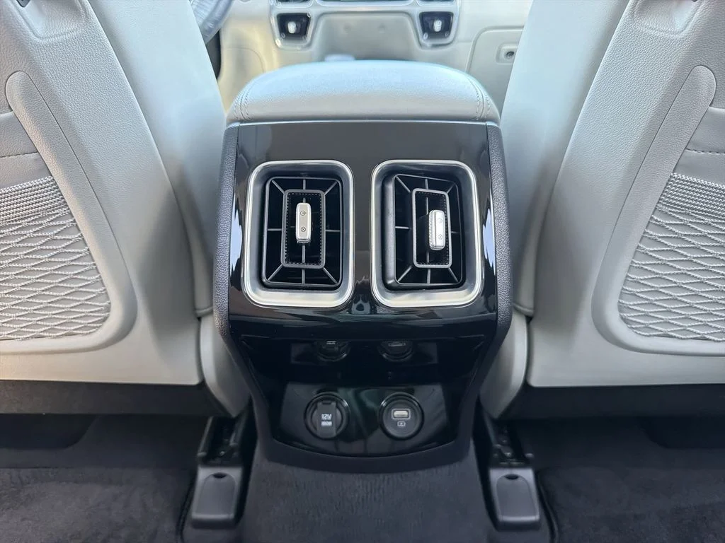 Used 2023 Silver Kia SX image 28