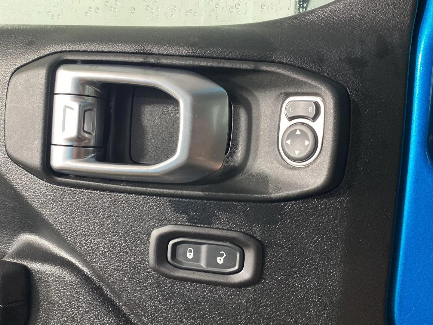 Used 2019 Bikini Pearlcoat Jeep Sport S image 20