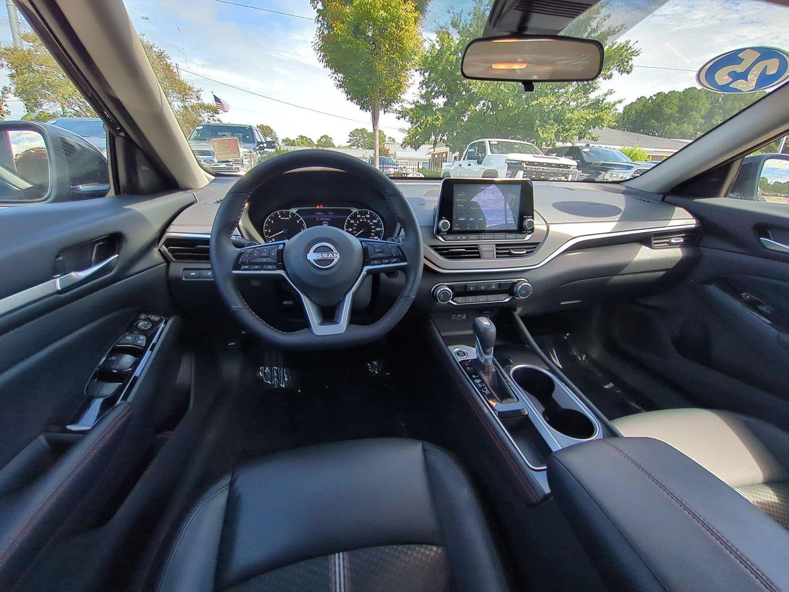 Used 2025 Super Black Nissan SR image 31