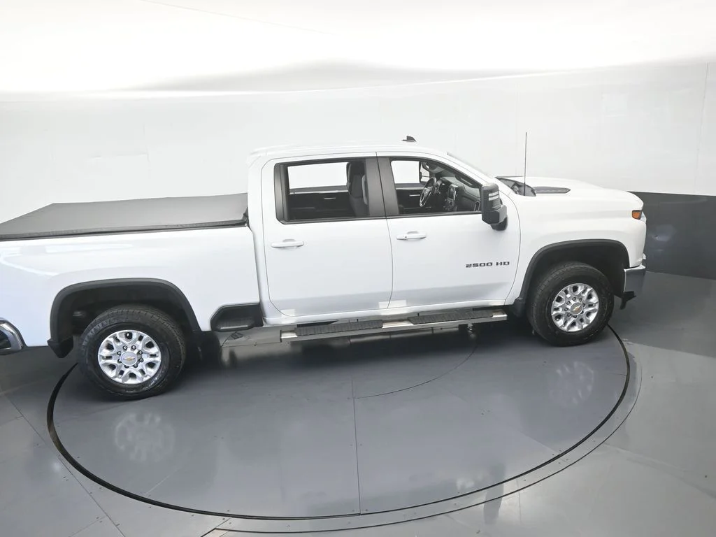 Used 2022 Summit White Chevrolet LT image 47