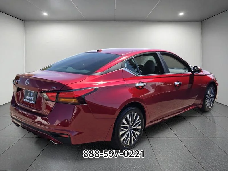 Used 2024 Scarlet NISSAN 2.5 SV image 5