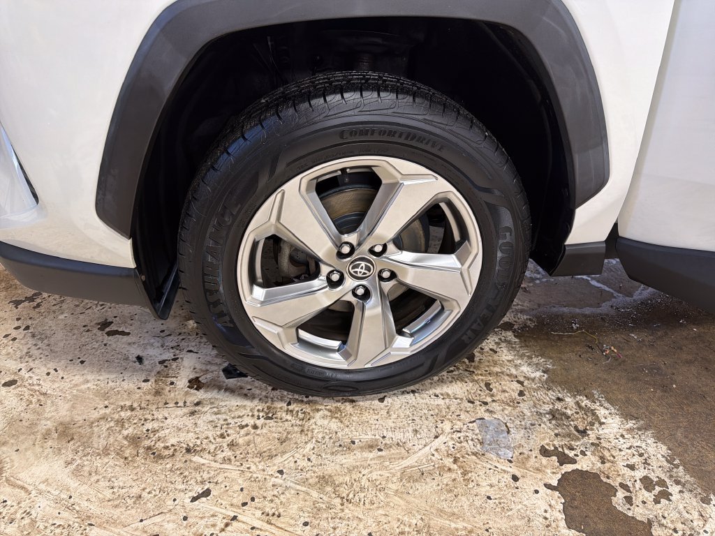 Certified Used 2020 White Toyota Limited image 12