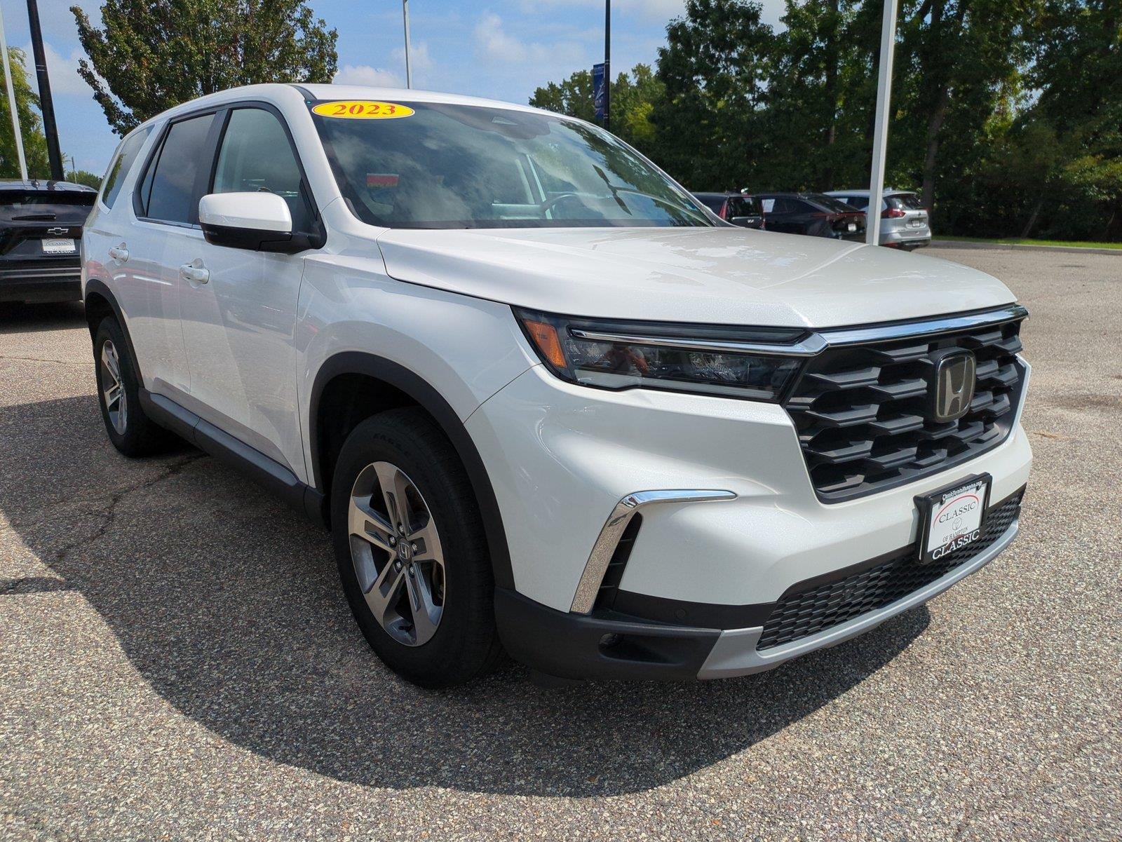 Used 2023 Platinum White Pearl Honda EX-L 7 Passenger image 2