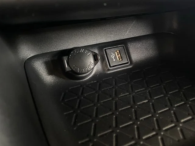 2025 Toyota RAV4 XLE - Photo 26