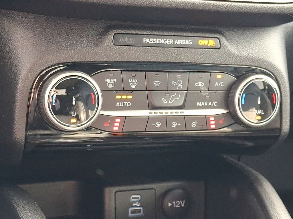 Used 2022 Black Ford SEL image 16
